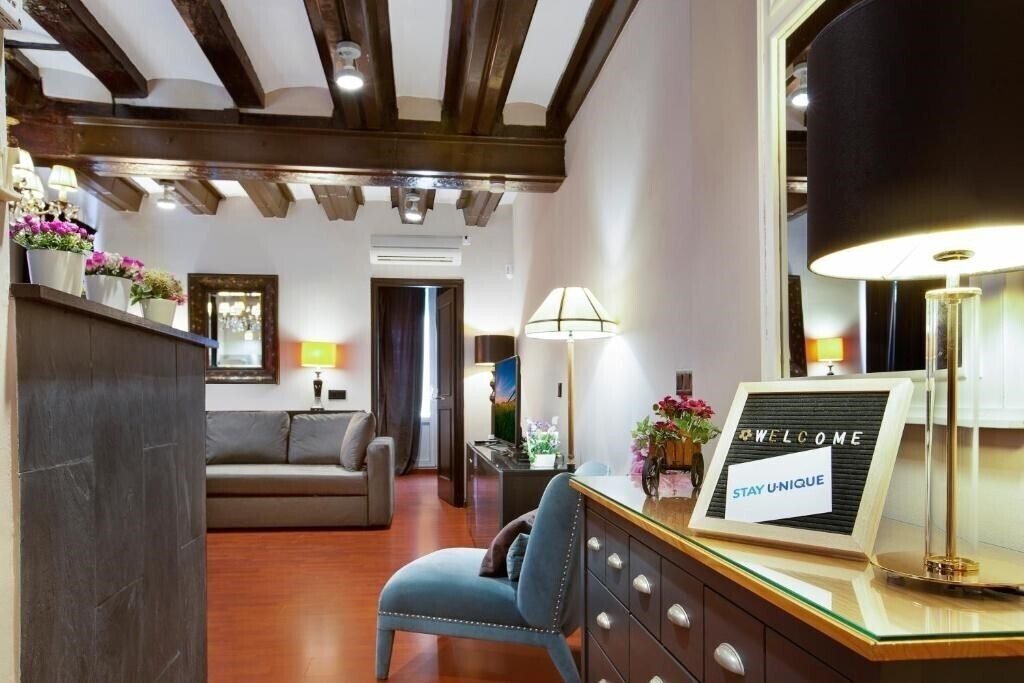 Фото Stay U-Nique Apartments Carretes 4*