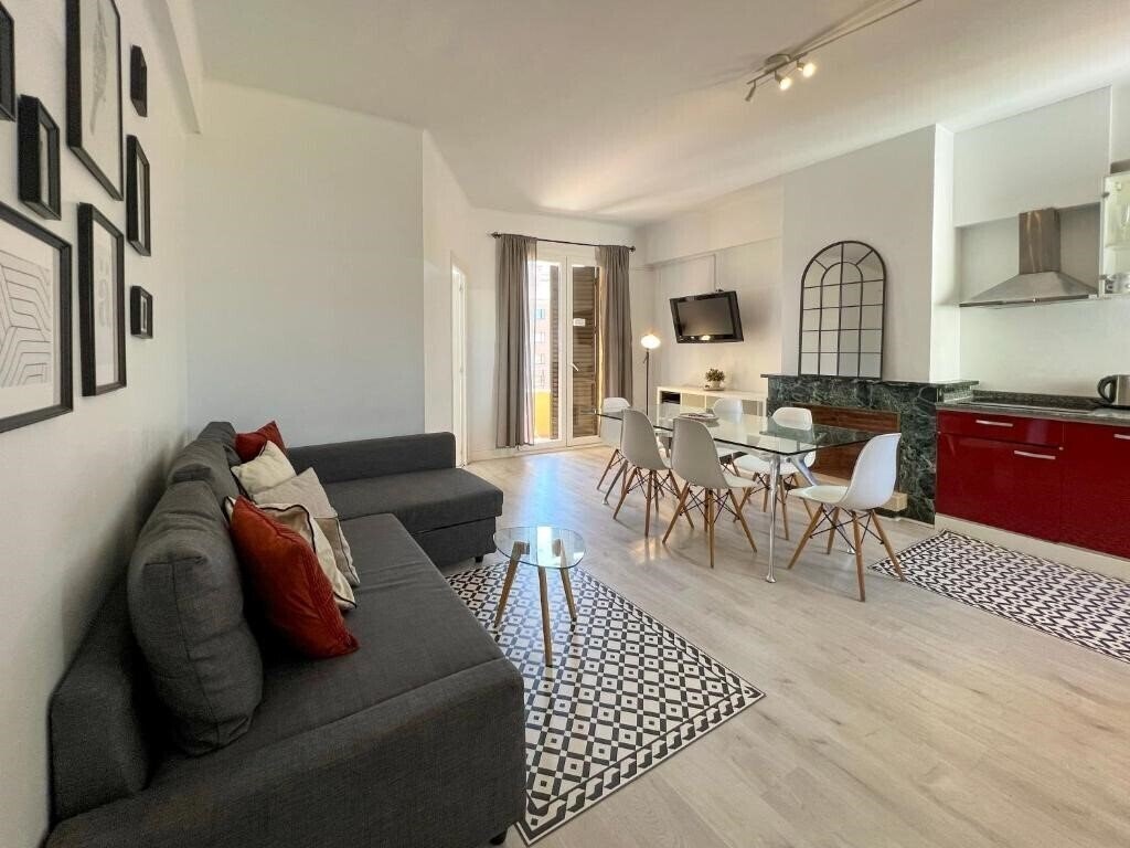 Готель Stay U-Nique Apartment Seneca 4*