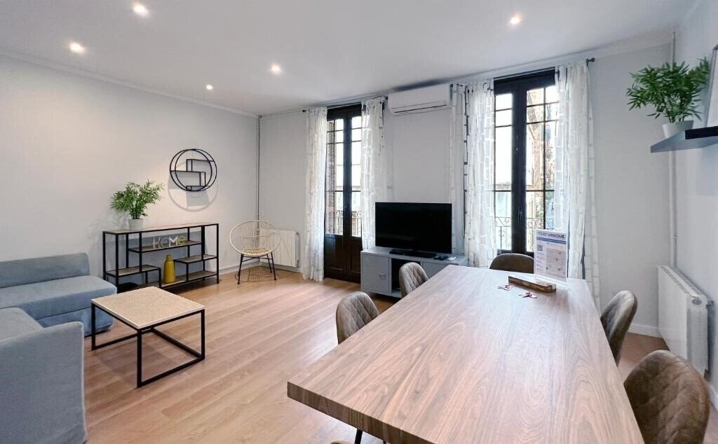 Отель Stay U-Nique Apartment Travessera 4*