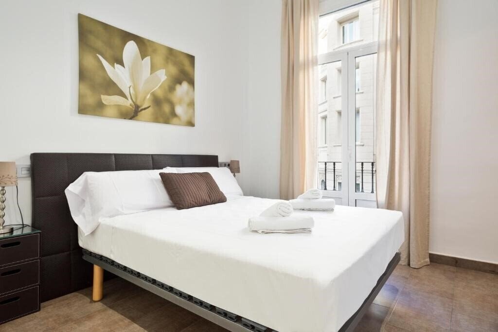 Фото Stay U-Nique Apartments Eixample Center 4*