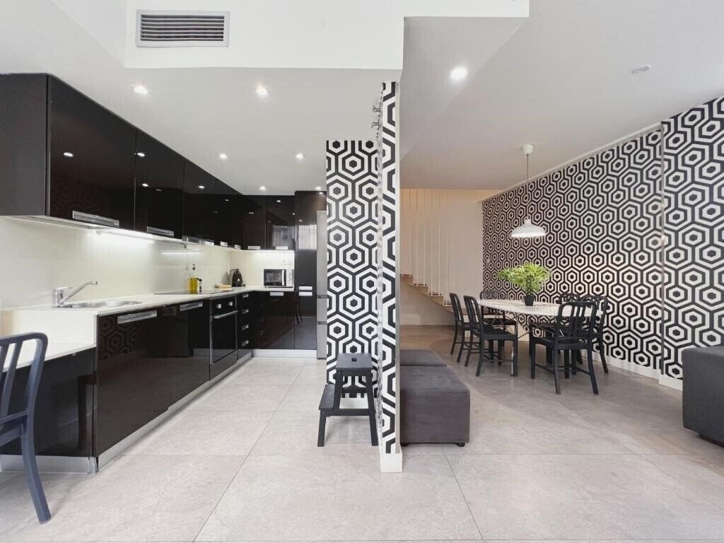 Фото Stay U-Nique Apartments Pellaires 4*