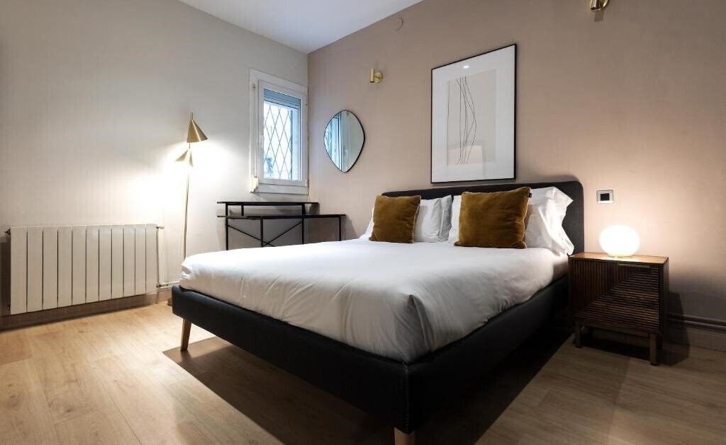 Отель Stay U-Nique Apartment Gran Via IV 4*