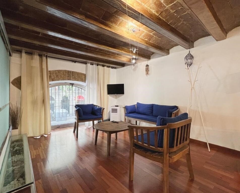Готель Stay U-Nique Apartments Placa Universitat 4*