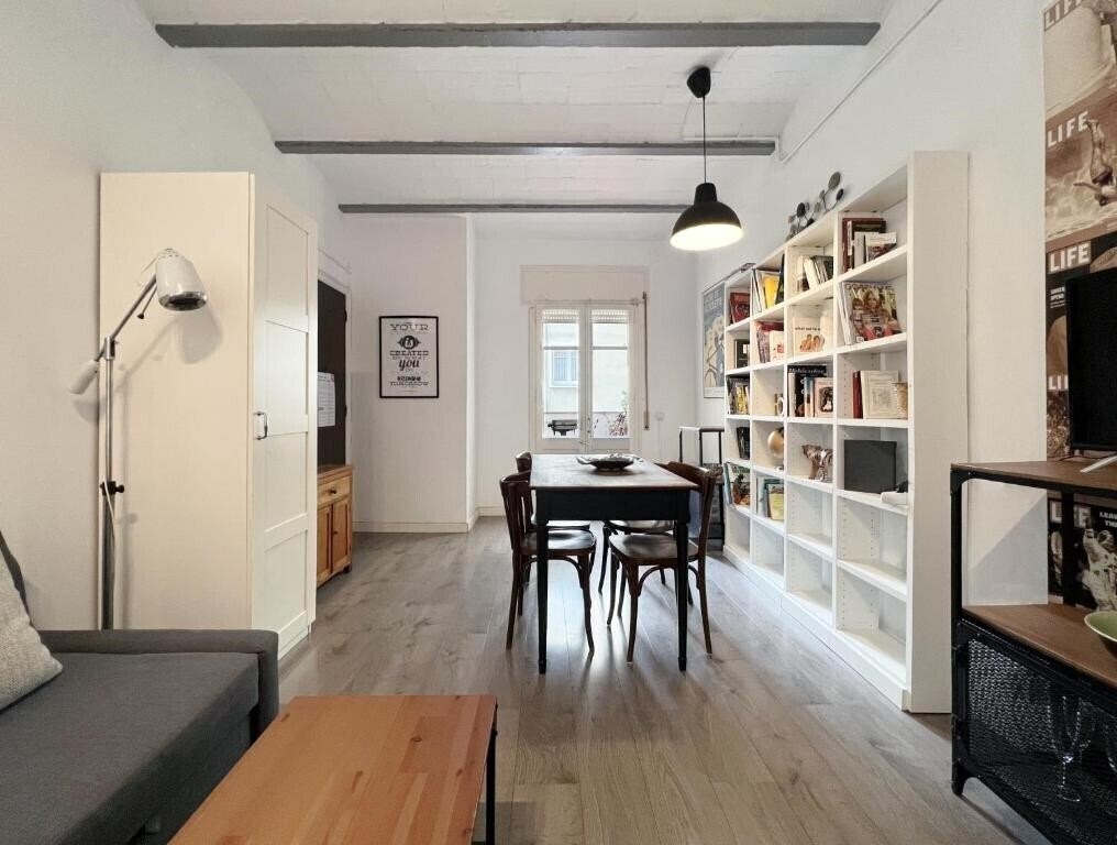 Фотографія Stay U-Nique Apartment Legalitat 4*