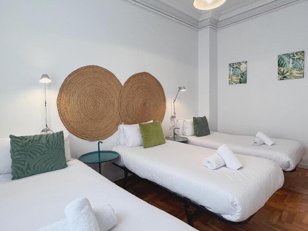 Фото Stay U-Nique Apartments Roger Lluria 4*