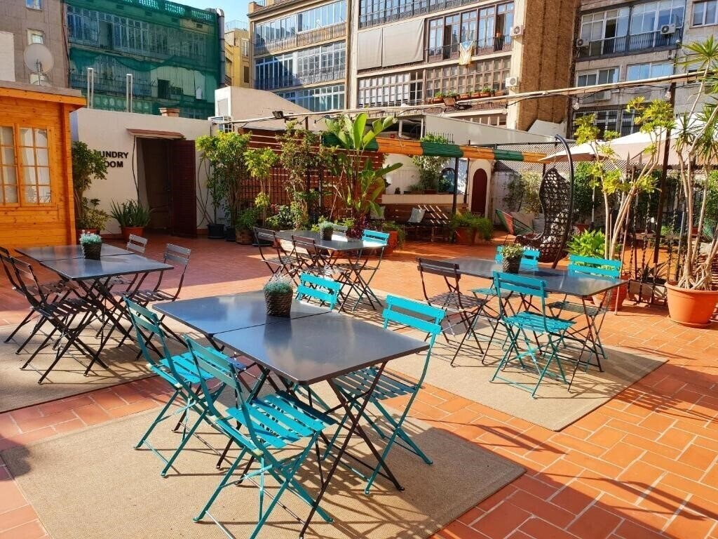 Отель The Central House Barcelona Gracia 2*