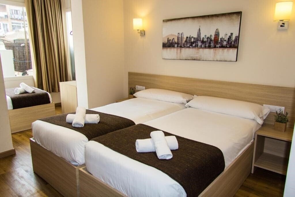 Фото Hostal Barcelona Travel 3*