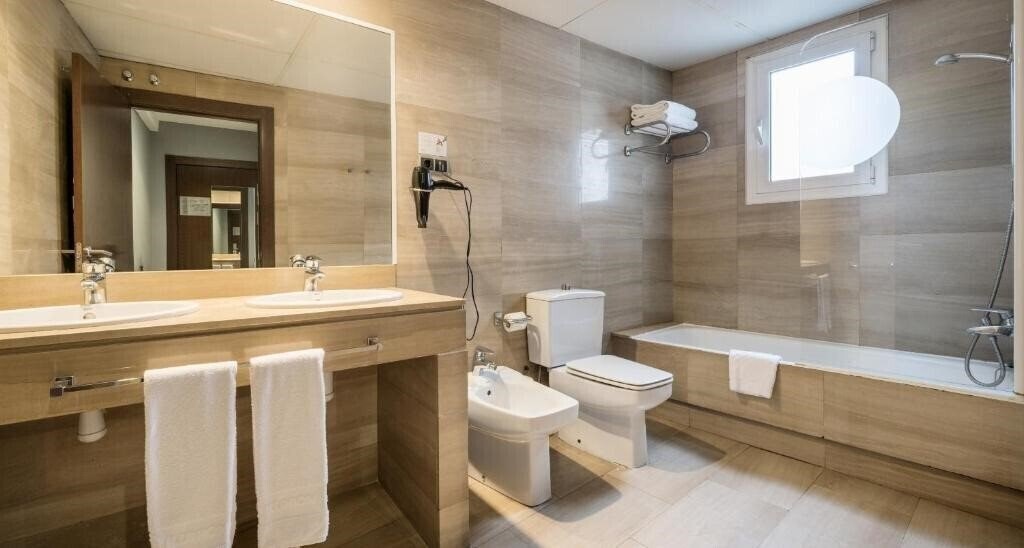 Фотографія Ilunion Almirante 4*