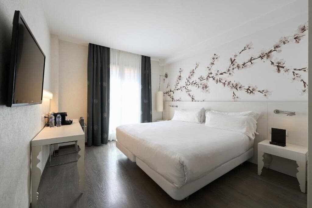 Готель Hesperia Ramblas 3*