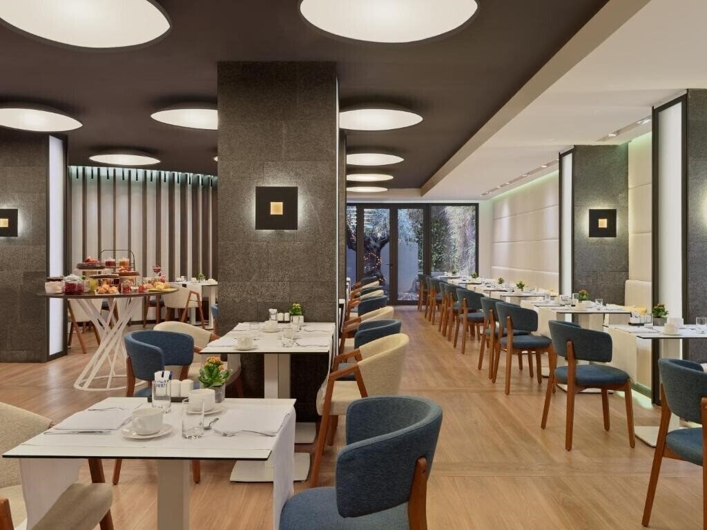 Фотографія H10 Urquinaona Plaza 4*