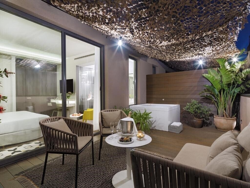 Зображення H10 Urquinaona Plaza 4*
