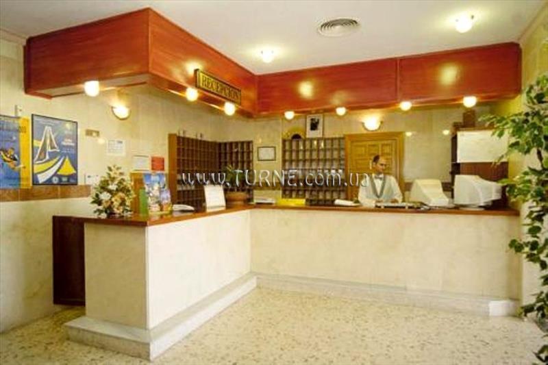 Отель Kross Velazquez 3*