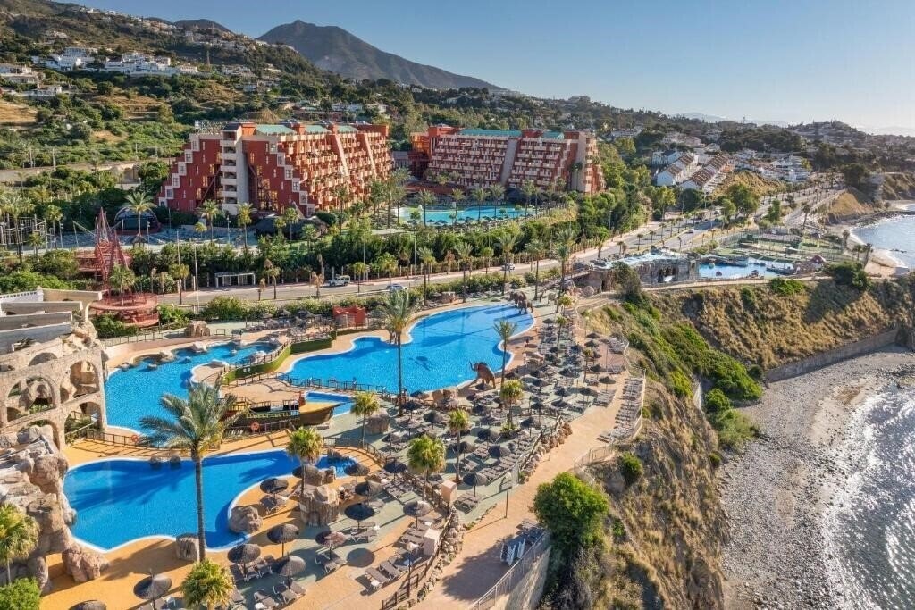Готель Holiday World Village 4*