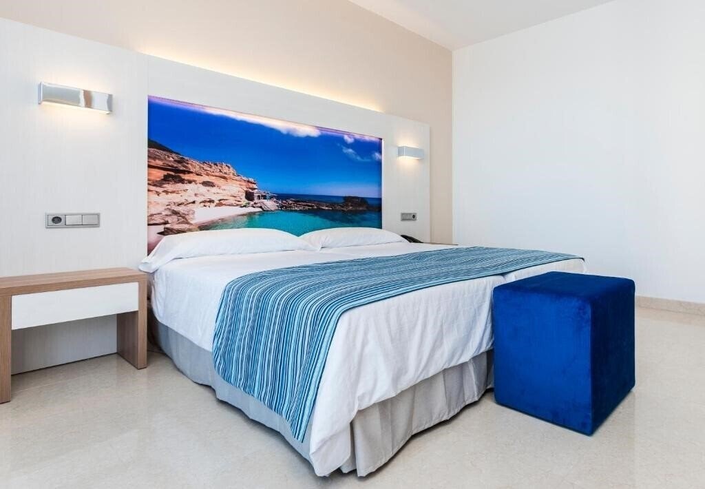 Отель Splashworld Globales Playa Estepona 4*