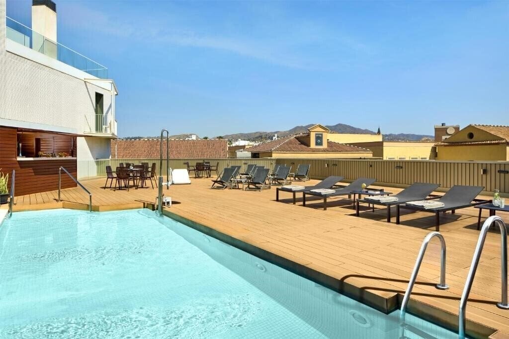 Отель Nh Malaga 4*