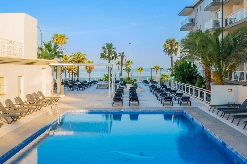 Отель Las Arenas Affiliated by Melia 4*