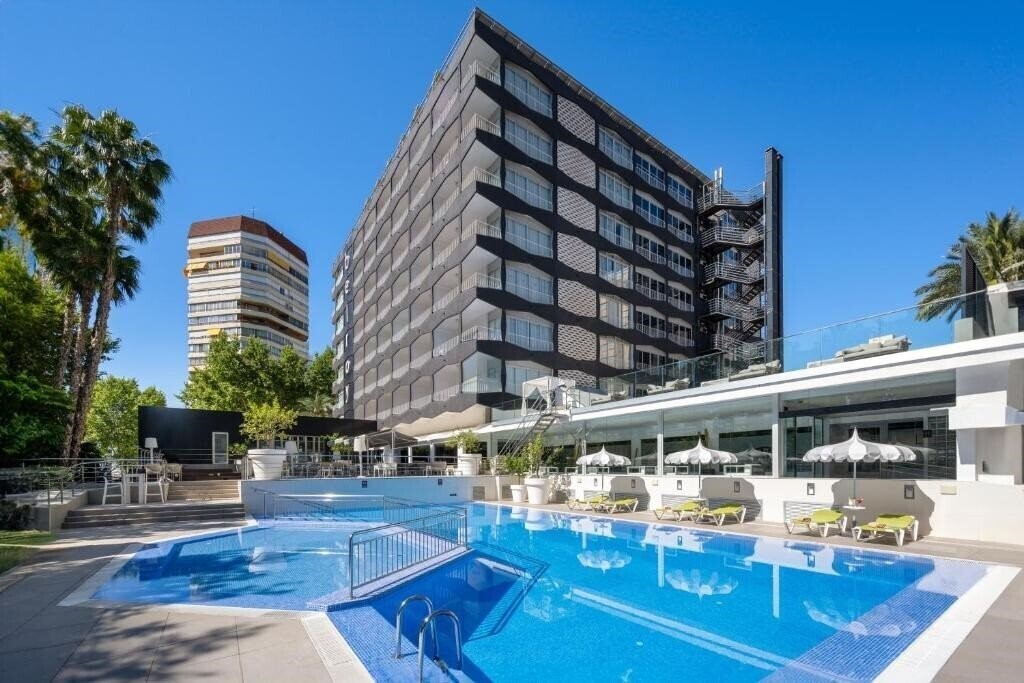 Готель Climia Belroy 4 Sup 4*