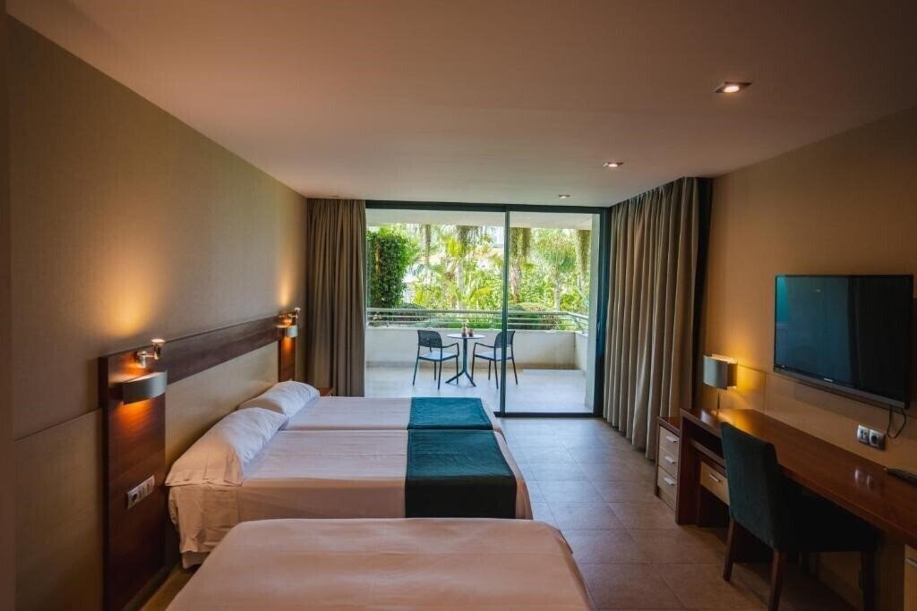 Фото Hotel Deloix Aqua Center 4*