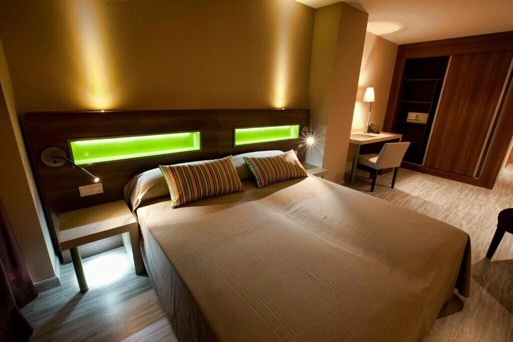 Фото Allon Mediterrania 4*