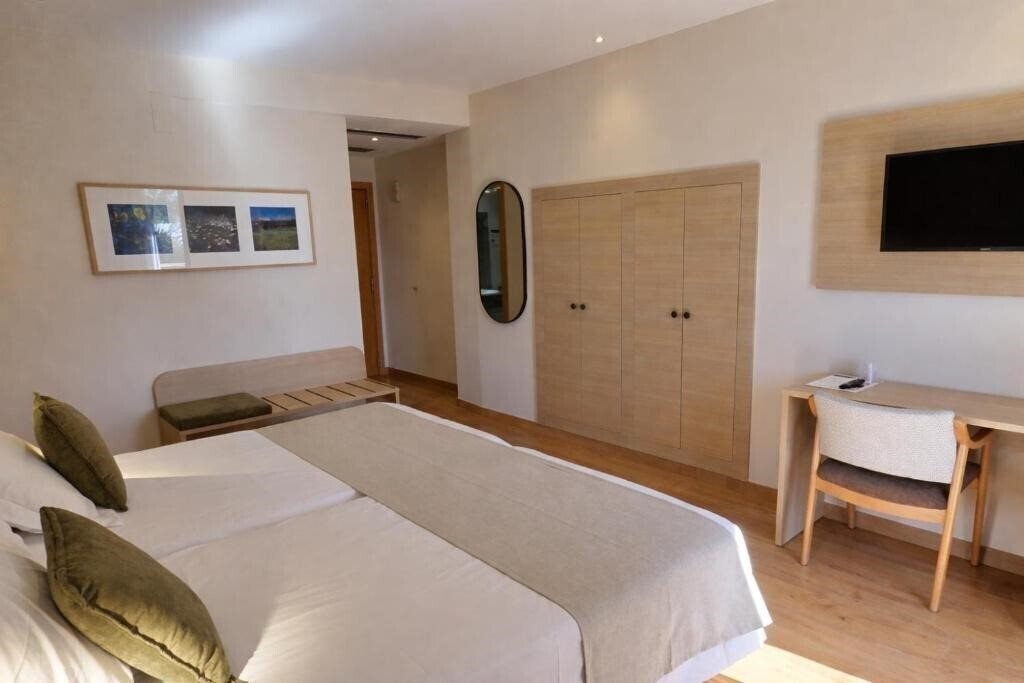 Картинка Tanit 3*