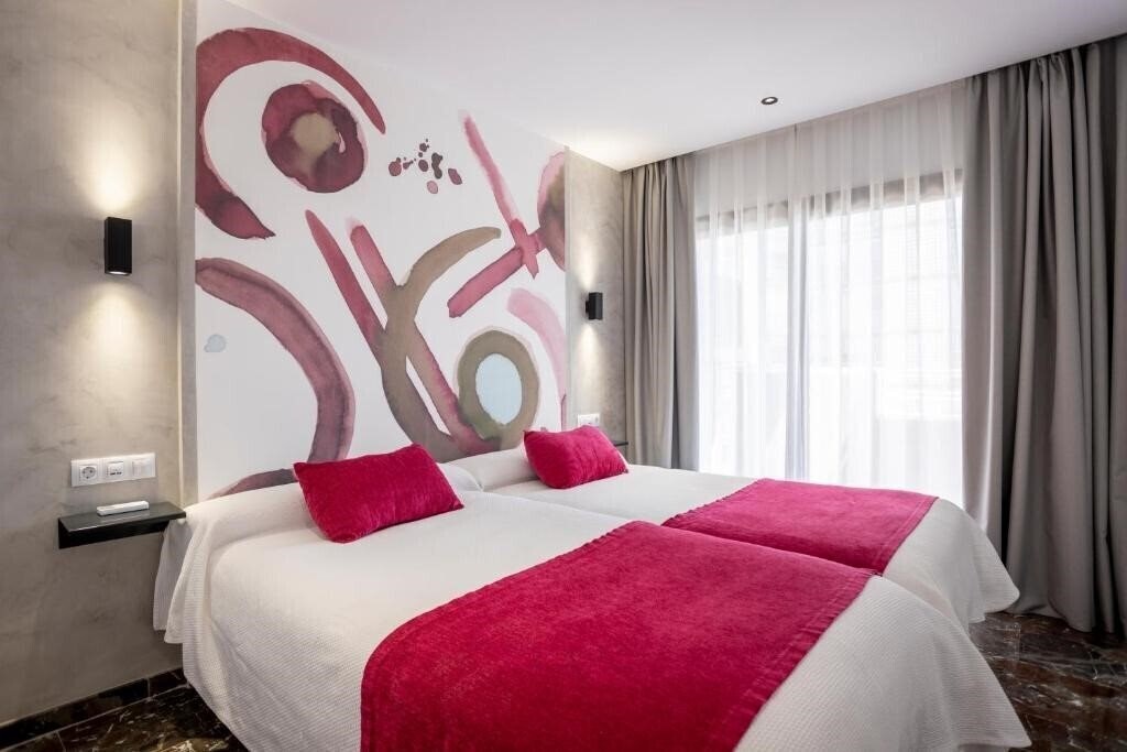 Изображение Apartamentos San Jaime Center Suites 3*