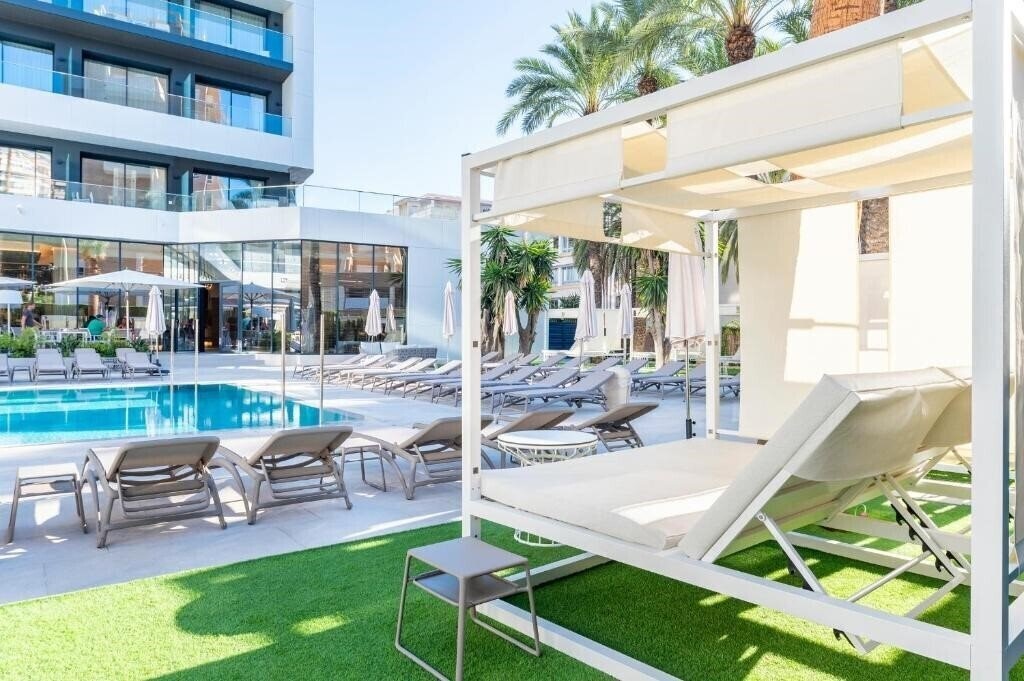 Фотографія Port Alicante Playa De San Juan 4*