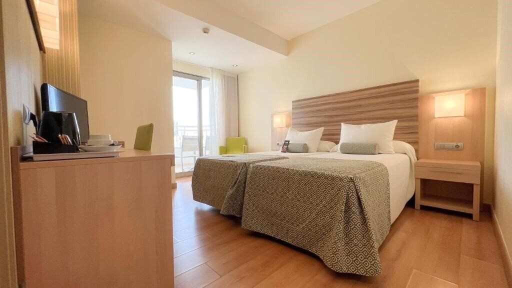 Готель Riviera Beach 4*