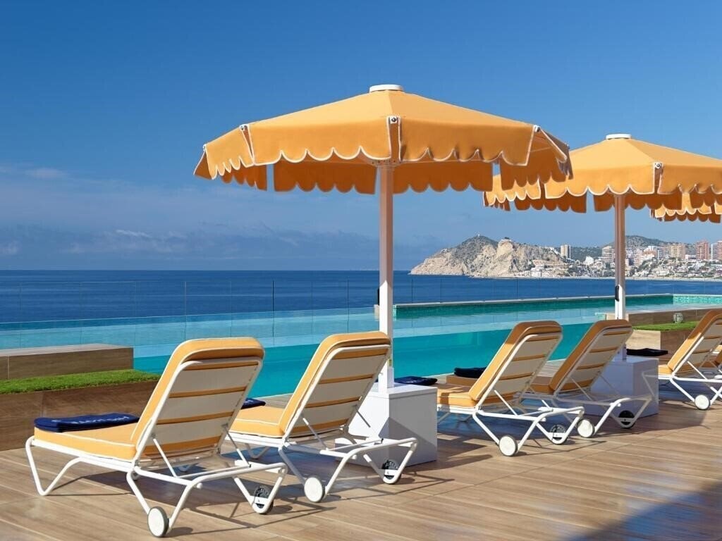 Готель H10 Puerto Poniente 4*