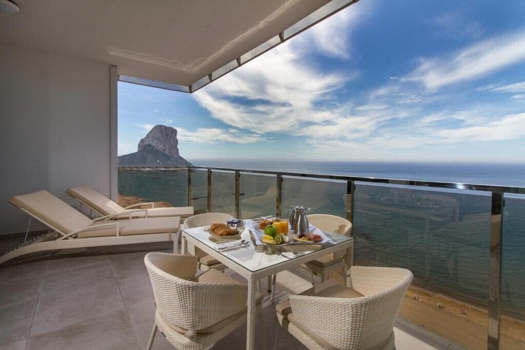 Отель Estimar Calpe Suitopia 3 & Three 4*