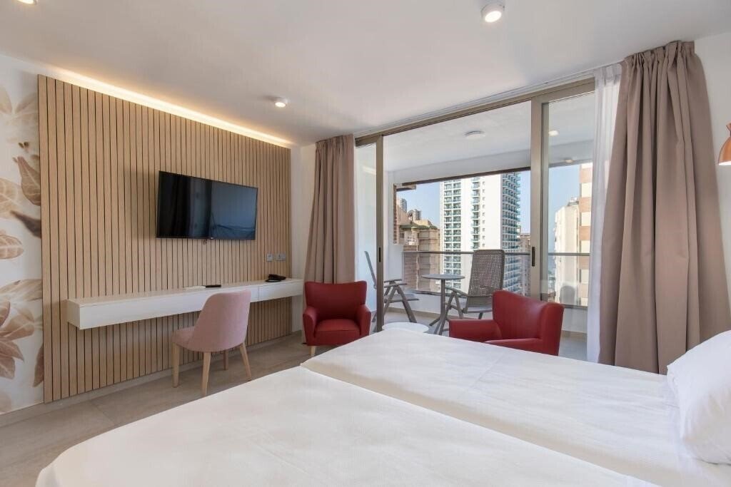 Фото BCL Levante Beach Aparthotel 2*