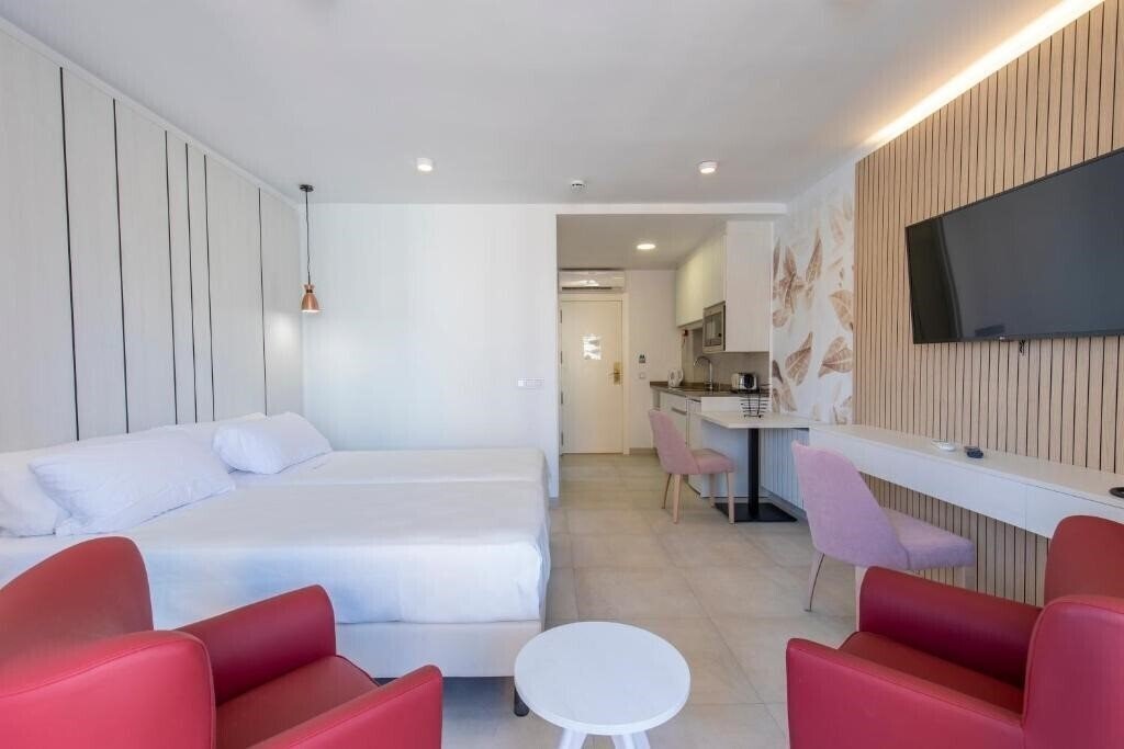 Изображение BCL Levante Beach Aparthotel 2*