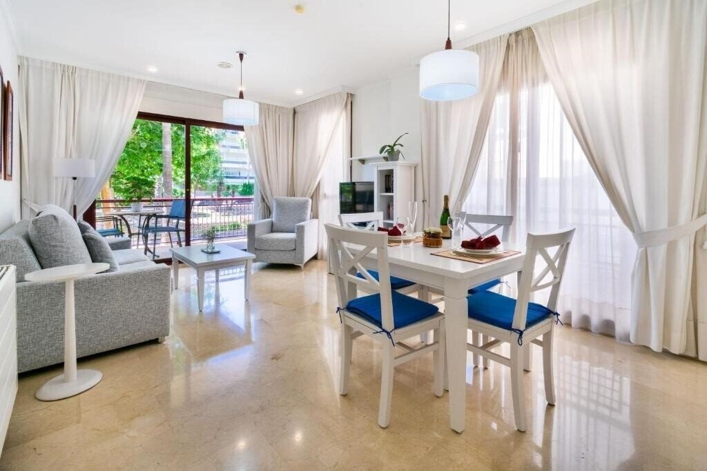 Отель Apartamentos Albir Confort - Avenida Apt 3*