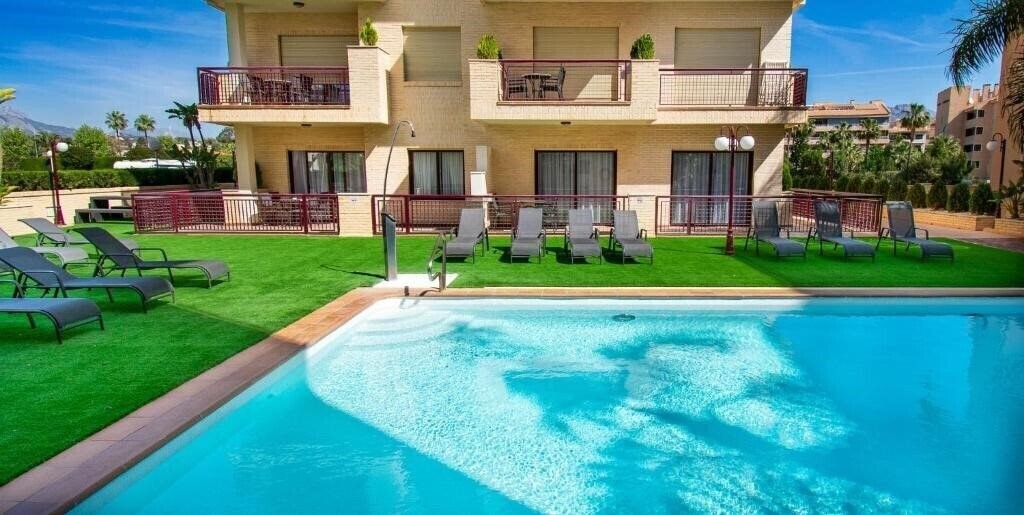 Фотография Apartamentos Albir Confort - Avenida Apt 3*