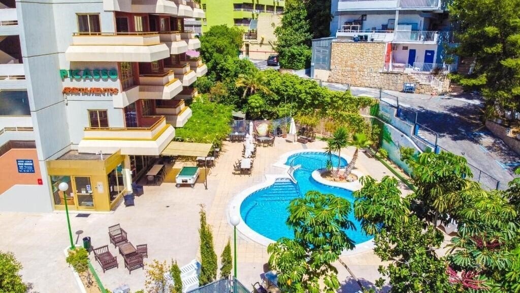 Готель Picasso Apartments 2*