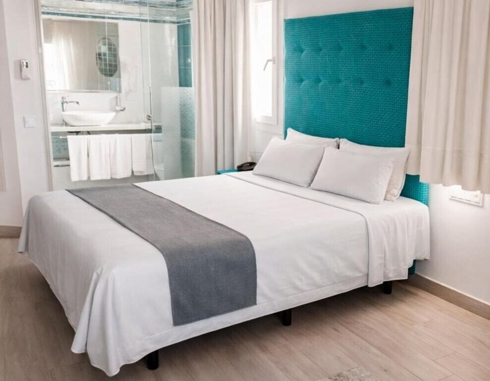 Отель Clopy Rocamar 3*