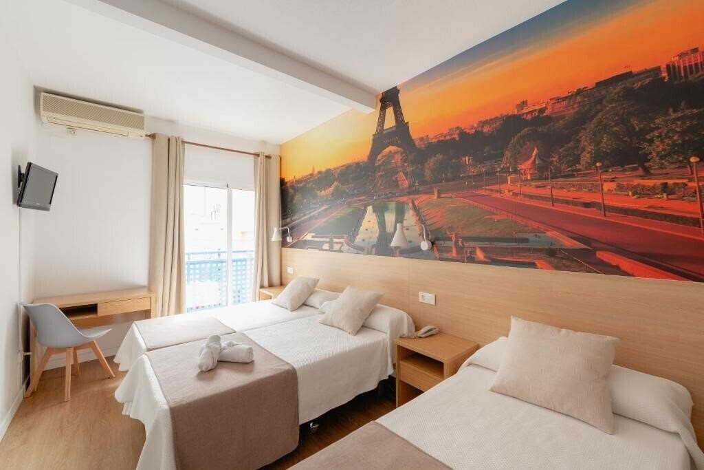 Готель Internacional Hotel 2*