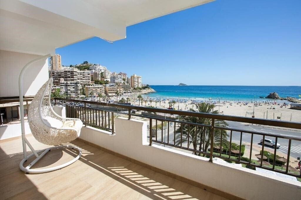 Отель Apartamentos Odysea by Apartamentos Valentia 3*