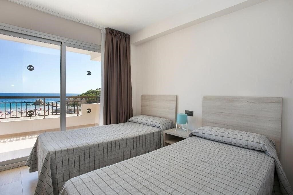 Фото Apartamentos Odysea by Apartamentos Valentia 3*