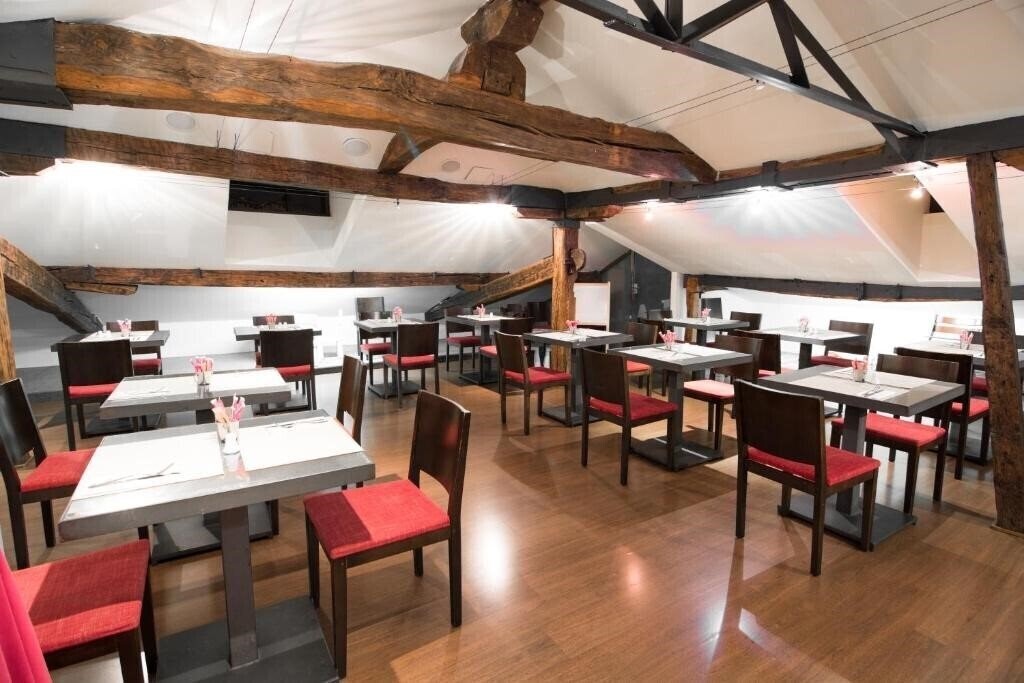 Фото Petit Palace Arana 3*