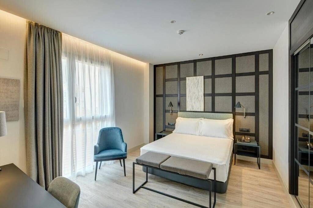 Готель Sercotel Ayala 4*