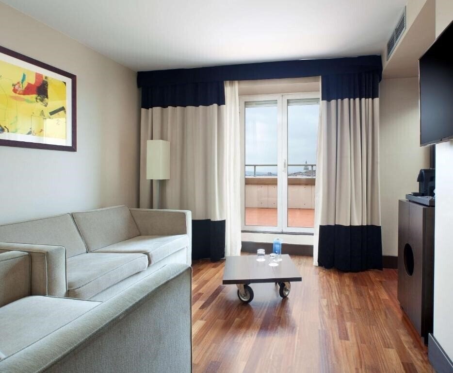 Фото Nh Canciller Ayala Vitoria 4*