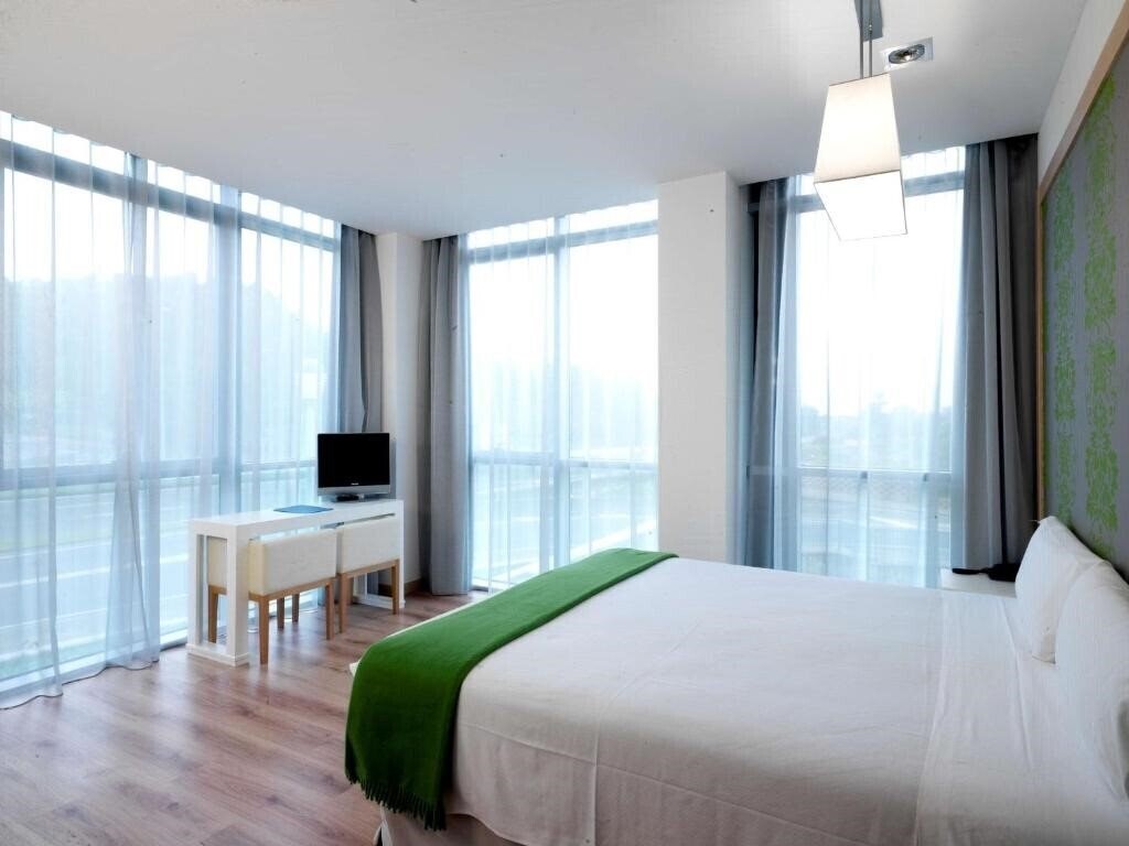 Готель Nh La Avanzada 4*
