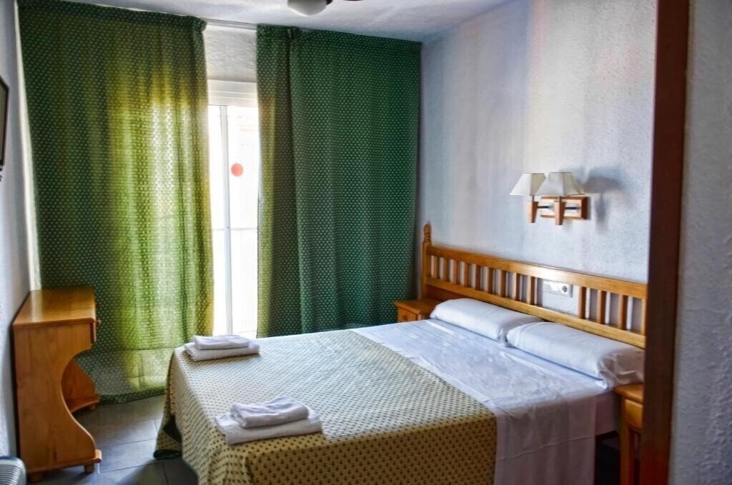 Фото Hostal Isabel 2*