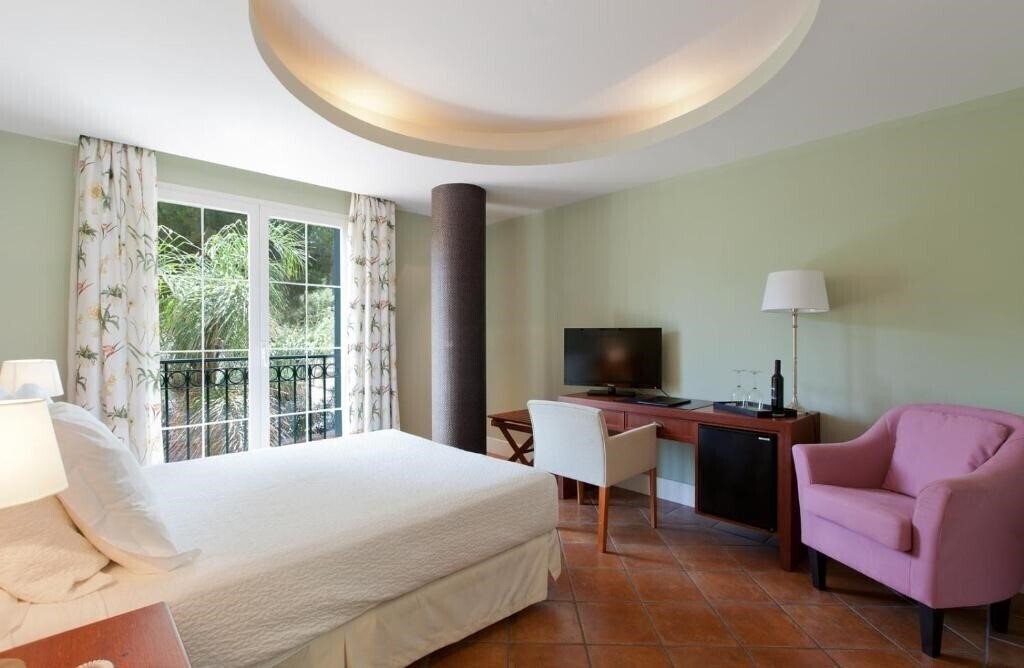 Фото MR Les Rotes 4*