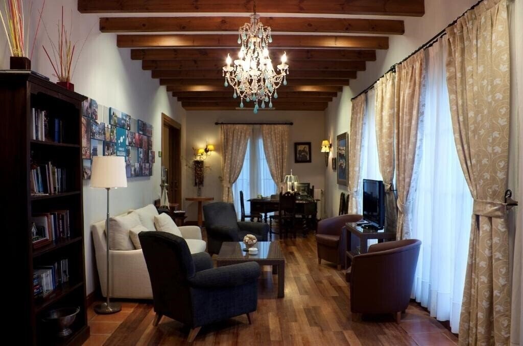 Зображення MR Les Rotes 4*