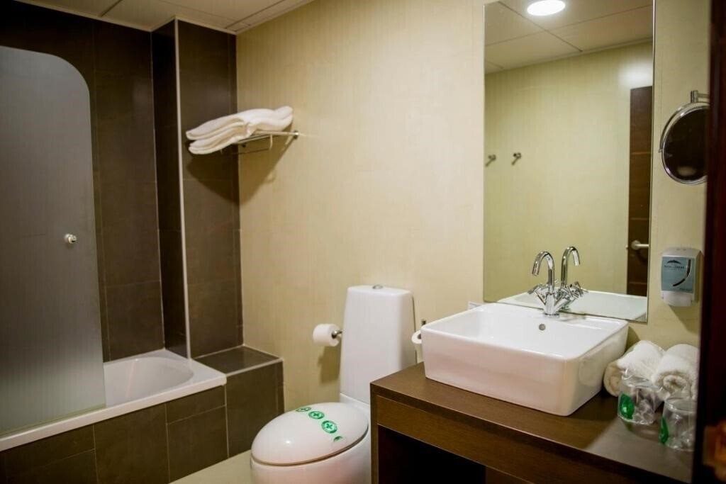 Фотографія Hospedium Hotel Valles De Gredos Golf (ex. Talayuela Golf, OYO Hotel Valles de Gredos Golf) 4*