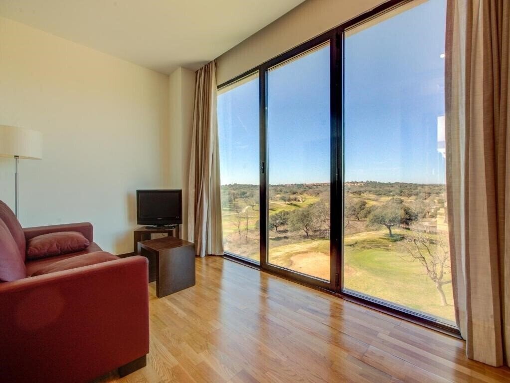 Картинка Hospedium Hotel Valles De Gredos Golf (ex. Talayuela Golf, OYO Hotel Valles de Gredos Golf) 4*