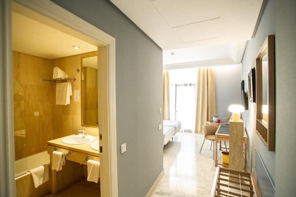 Фотографія AZZ Merida Medea Hotel 4*