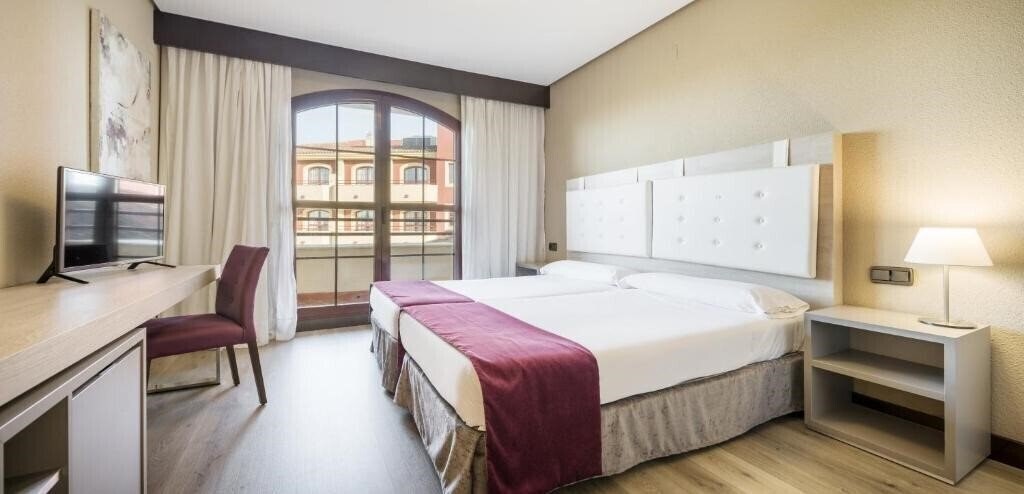 Фото Ilunion Golf Badajoz 4*