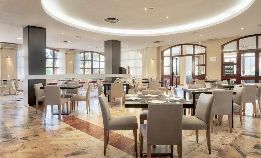 Картинка Ilunion Golf Badajoz 4*